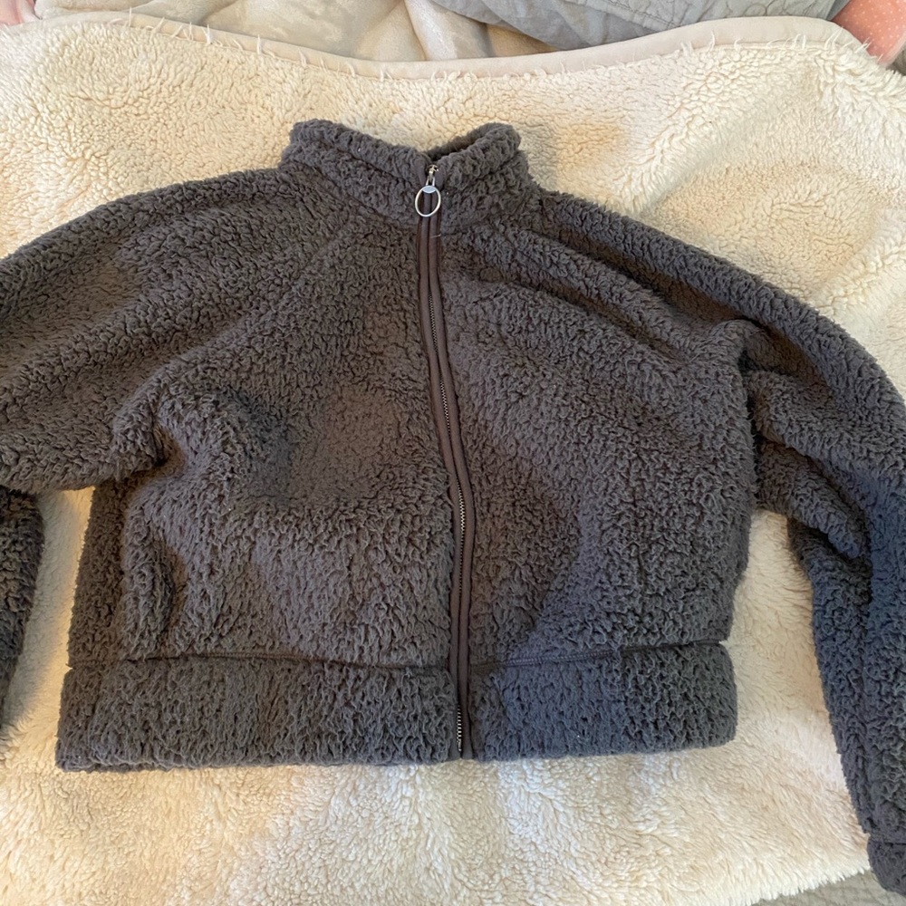 NWT hollister fuzzy cropped jacket